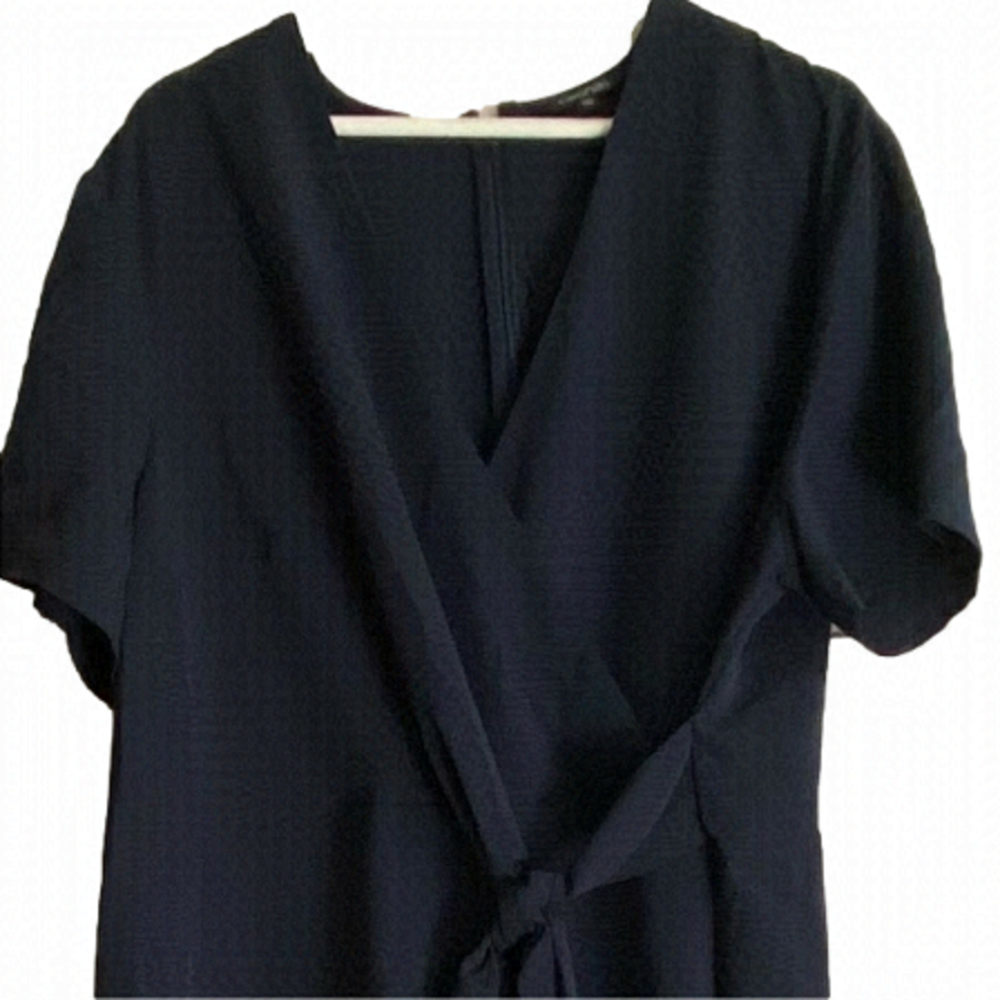 𝅺BEAUTIFUL dressy romper, new without tags, size xxl.  Navy colour.